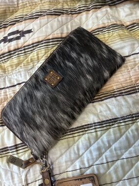 STS Ranchwear Classic Cowhide Clutch Wallet – NWT Genuine Hair-on-Hide